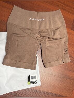 NWT Alphalete Amplify Contour 5” Shorts